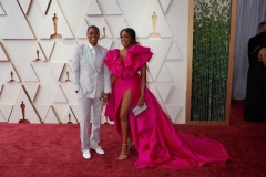 Jessica Betts and Niecy Nash arrive on the red carpet of the 94th Oscars® at the Dolby Theatre at Ovation Hollywood in Los Angeles, CA, on Sunday, March 27, 2022.