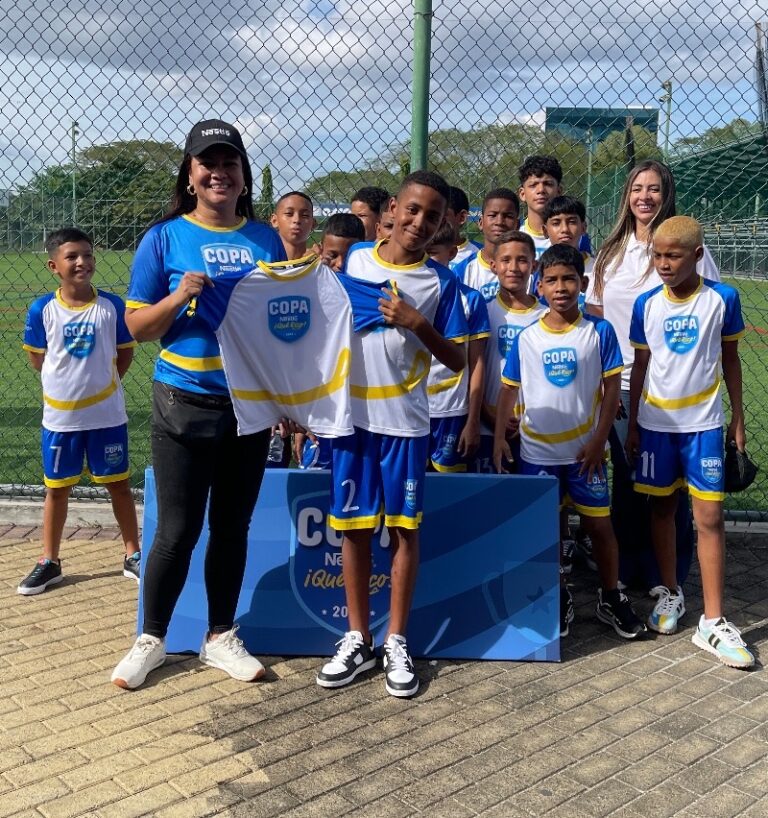 Nestlé entrega 300 uniformes a los equipos becados de comunidades de San Miguelito y de la Ciudad de Panamá, para su participación en la Copa de fútbol Nestlé ¡Qué Rico! 2025
