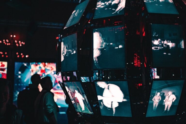 IA avanza, publicidad contextual multicanal y estrategias centradas en la privacidad, marca en el futuro del marketing digital