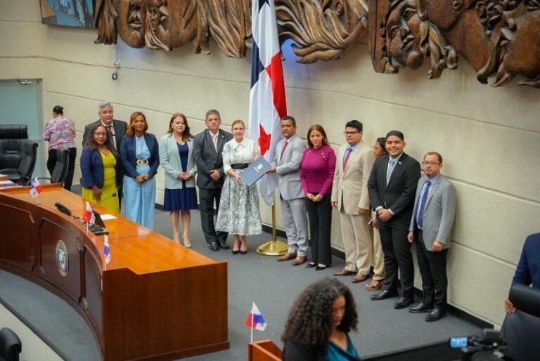 Ministra de Gobierno presenta proyecto de Ley del Sistema de Alerta Amber ante el pleno de la Asamblea Nacional