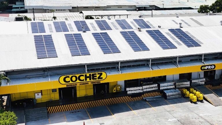 Cochez y Novey amplía su capacidad de autogeneración en Panamá instalando 1600 paneles solares